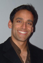  Akhtar Khan
