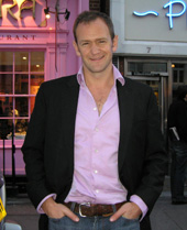  Alexander Armstrong
